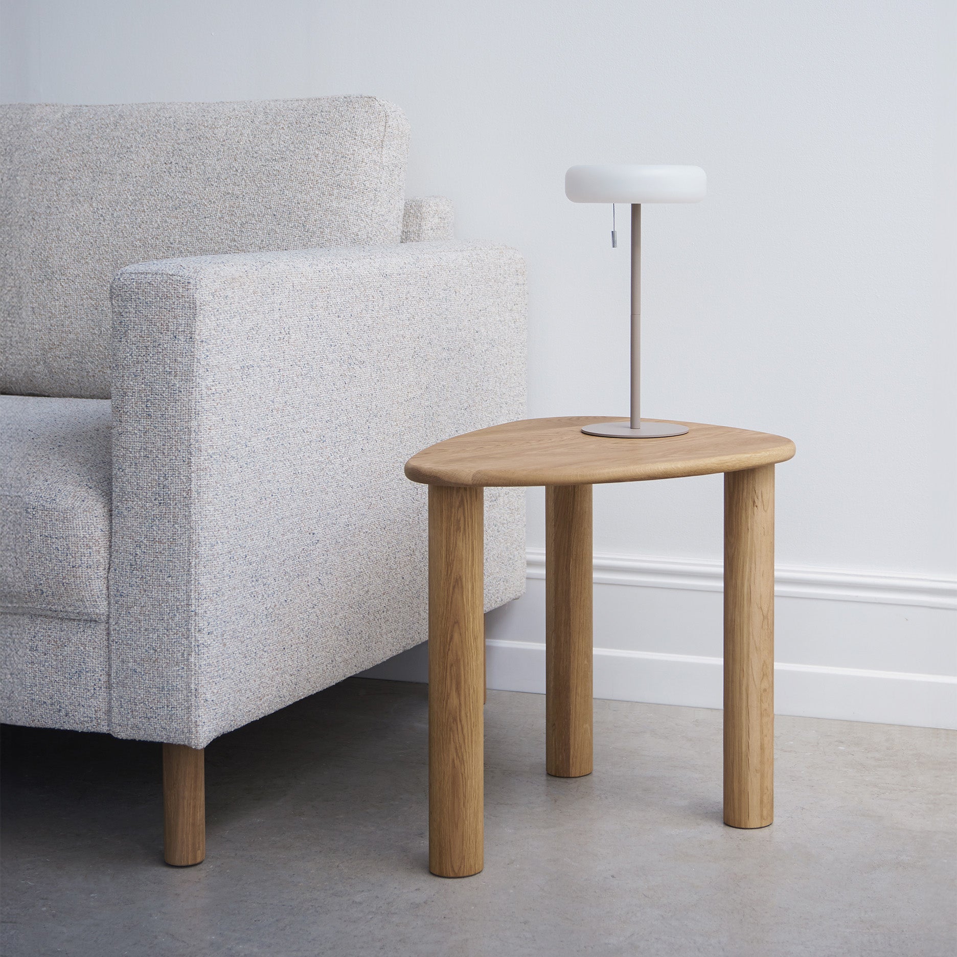 Pebble sidebord H45 cm, FSC-certificeret egetræ